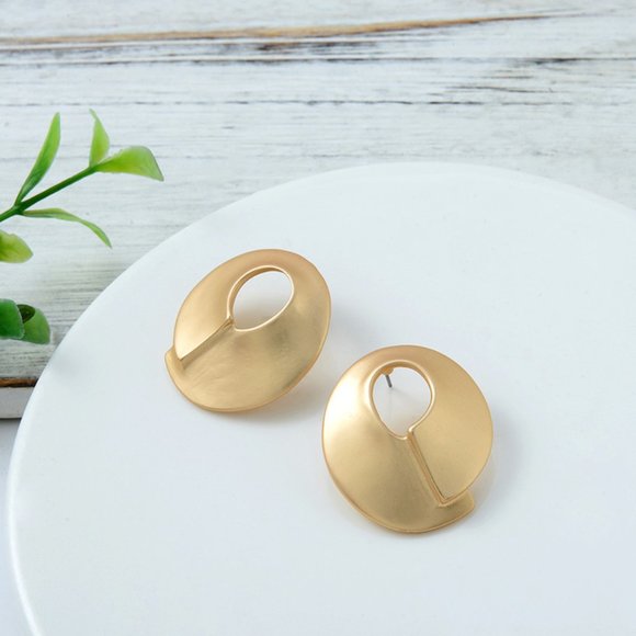 Matte Gold Earring - Picture 3 of 5